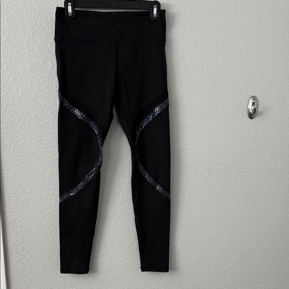 Zyia Black Leggings with multicolored scale Patterned Accents